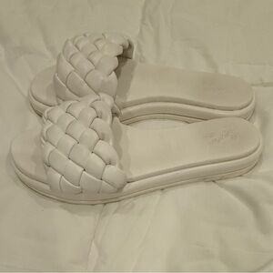 **Seychelles Bellissima Leather Sandals – White, Size 9.5**